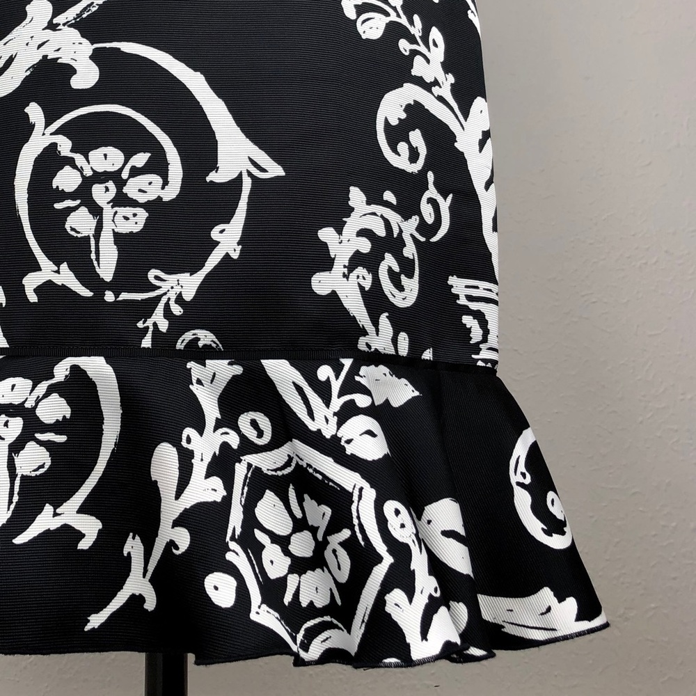 White House Black Market Skirt 4 EUC - Picture 3 of 14